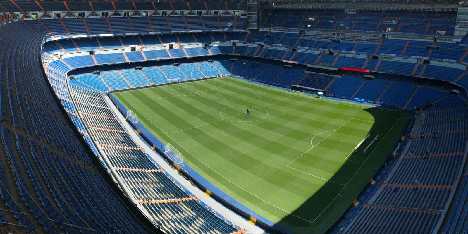 alt="Vista panorámica del Estadio Bernabéu, inspirando el fútbol amateur de GoLevel"